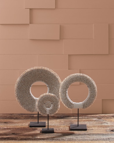 Painted wall with Roman Shade 1228