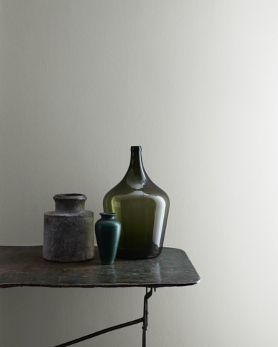 Painted wall with Silver Chain 1472