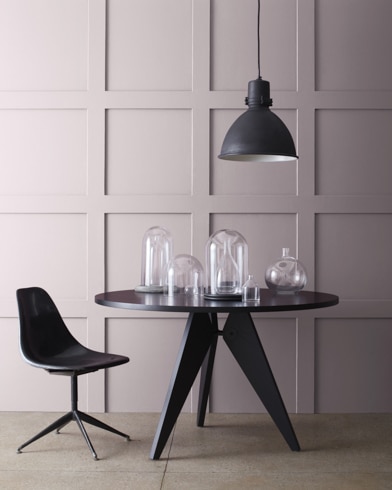 Painted wall with Violetta AF-615