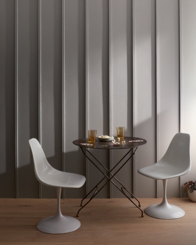 Painted wall with Nightingale AF-670