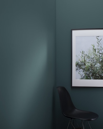 Painted wall with Yorktowne Green HC-133